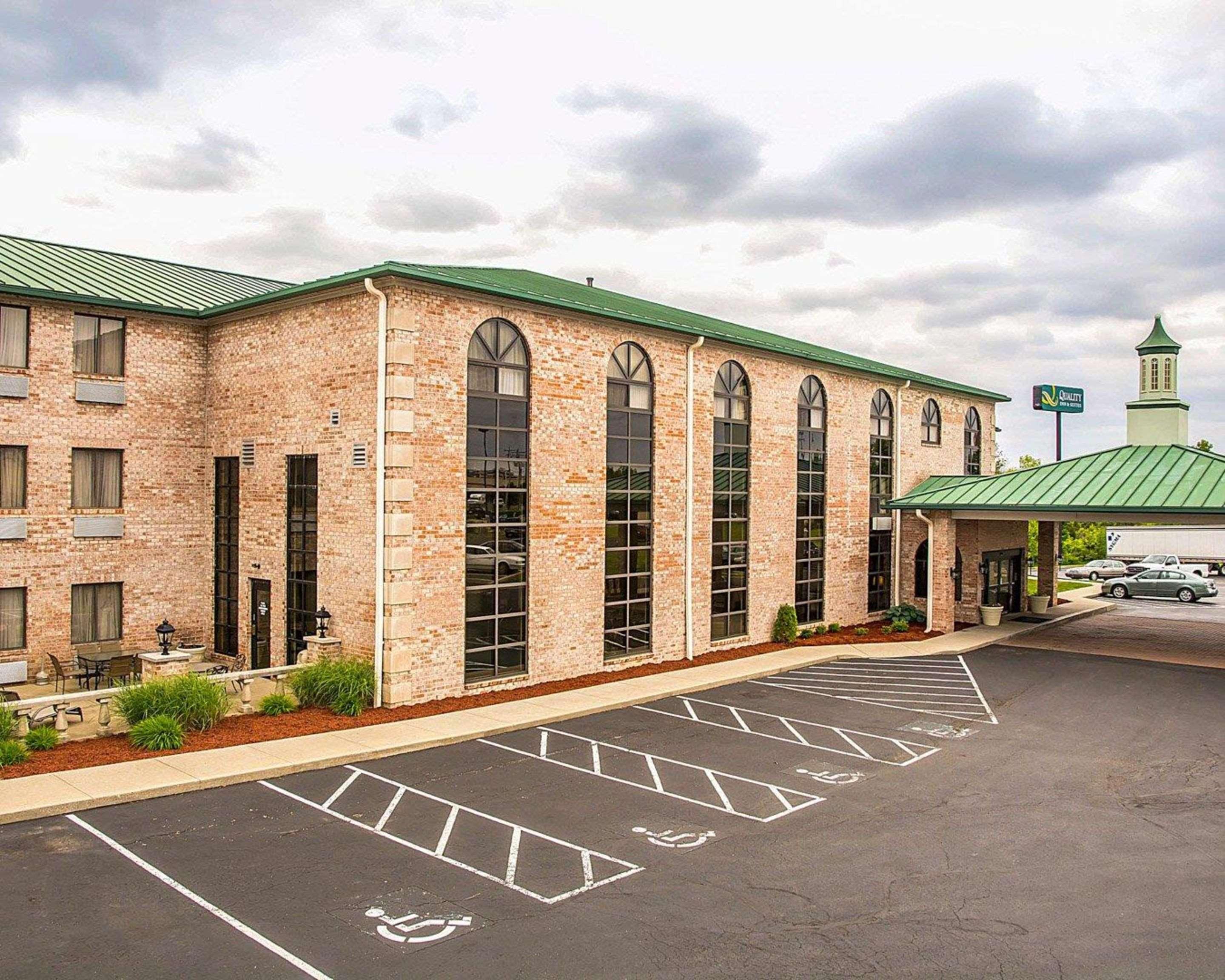 Quality Inn & Suites Cincinnati I-275 Springdale Exterior photo