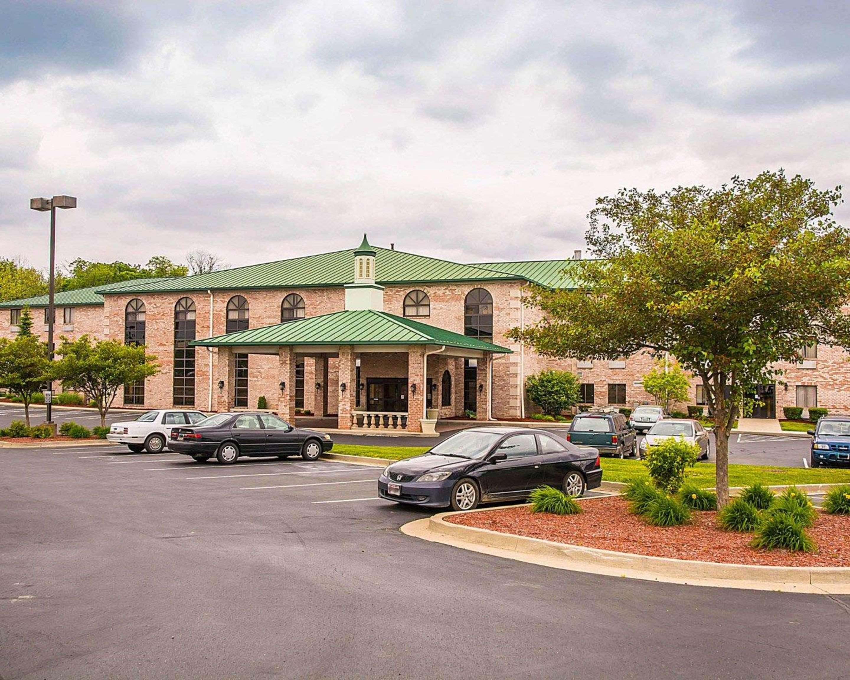 Quality Inn & Suites Cincinnati I-275 Springdale Exterior photo